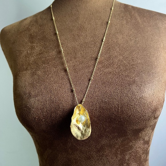 Jewelry - Gold Oyster Shell Pearl Pendant Long Chain Necklace 26 Inch Coastal Grandmother